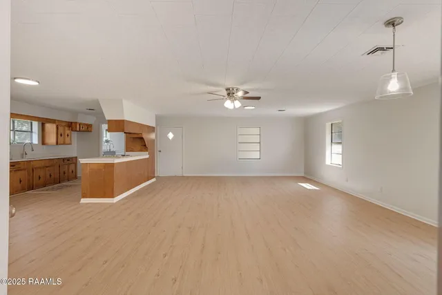 $195,000 | 711 North Deshotel Avenue, Kaplan, LA 70548