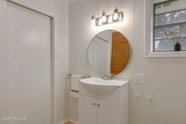 $195,000 | 711 North Deshotel Avenue, Kaplan, LA 70548