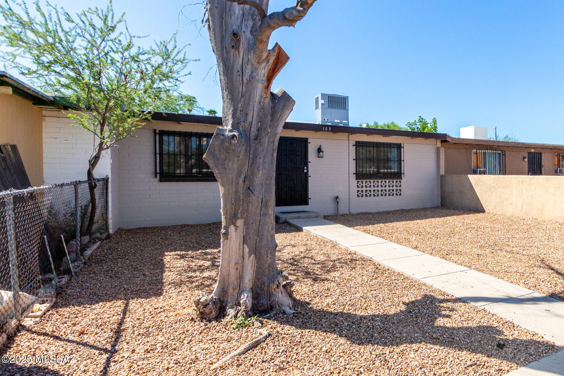 109 West Mossman Road Tucson, AZ 85706 - Photo 4 of 30 Gallery Image 4