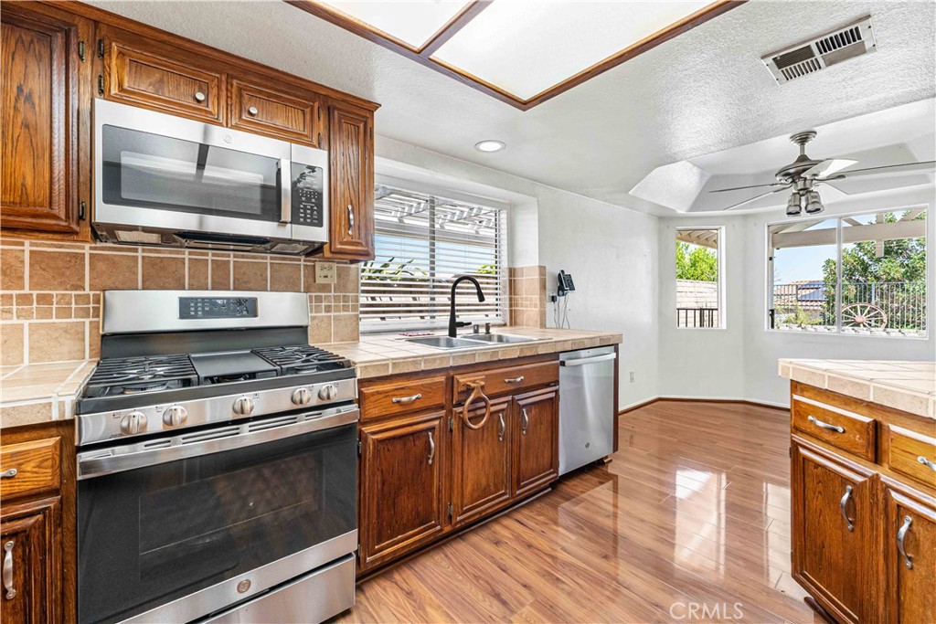 12981 August Circle Riverside, CA 92503 - Photo 21 of 59 Newer Stainless-Steel Appliances!