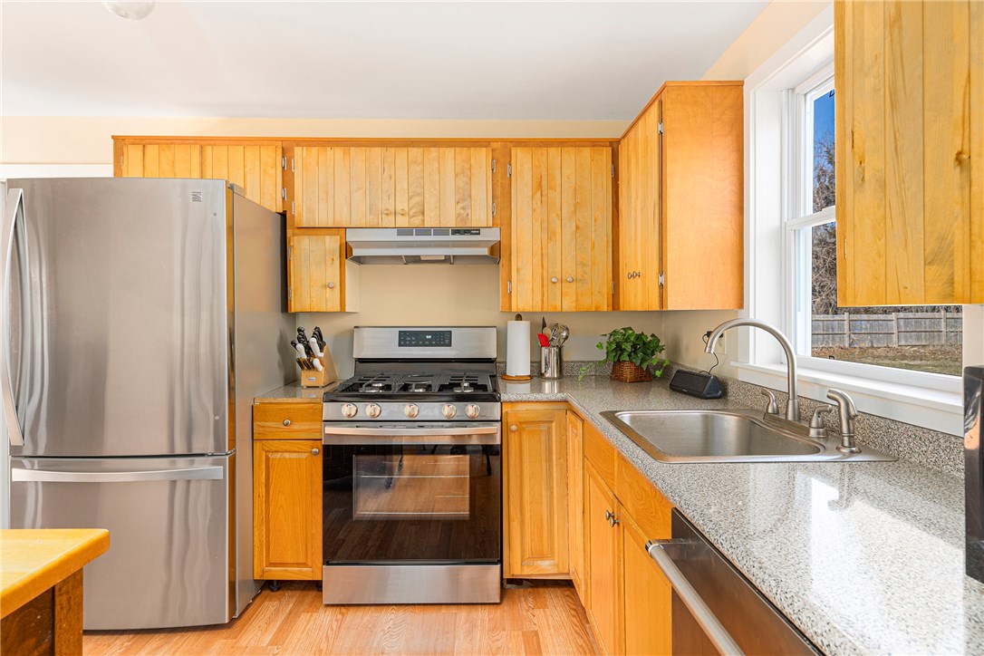 17 Pierce Road North Kingstown, RI 02874 - Photo 9 of 35