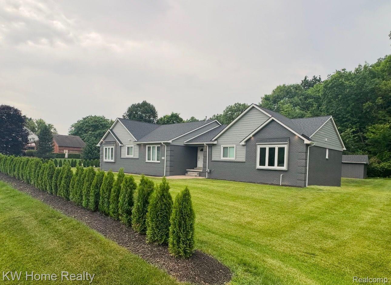 2882 Hiller Road West Bloomfield, MI 48324 - Photo 2 of 47 Gallery Image 2
