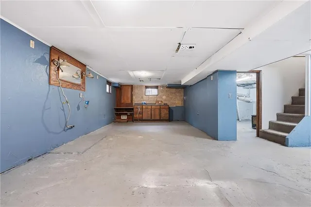 a view of livingroom with furniture