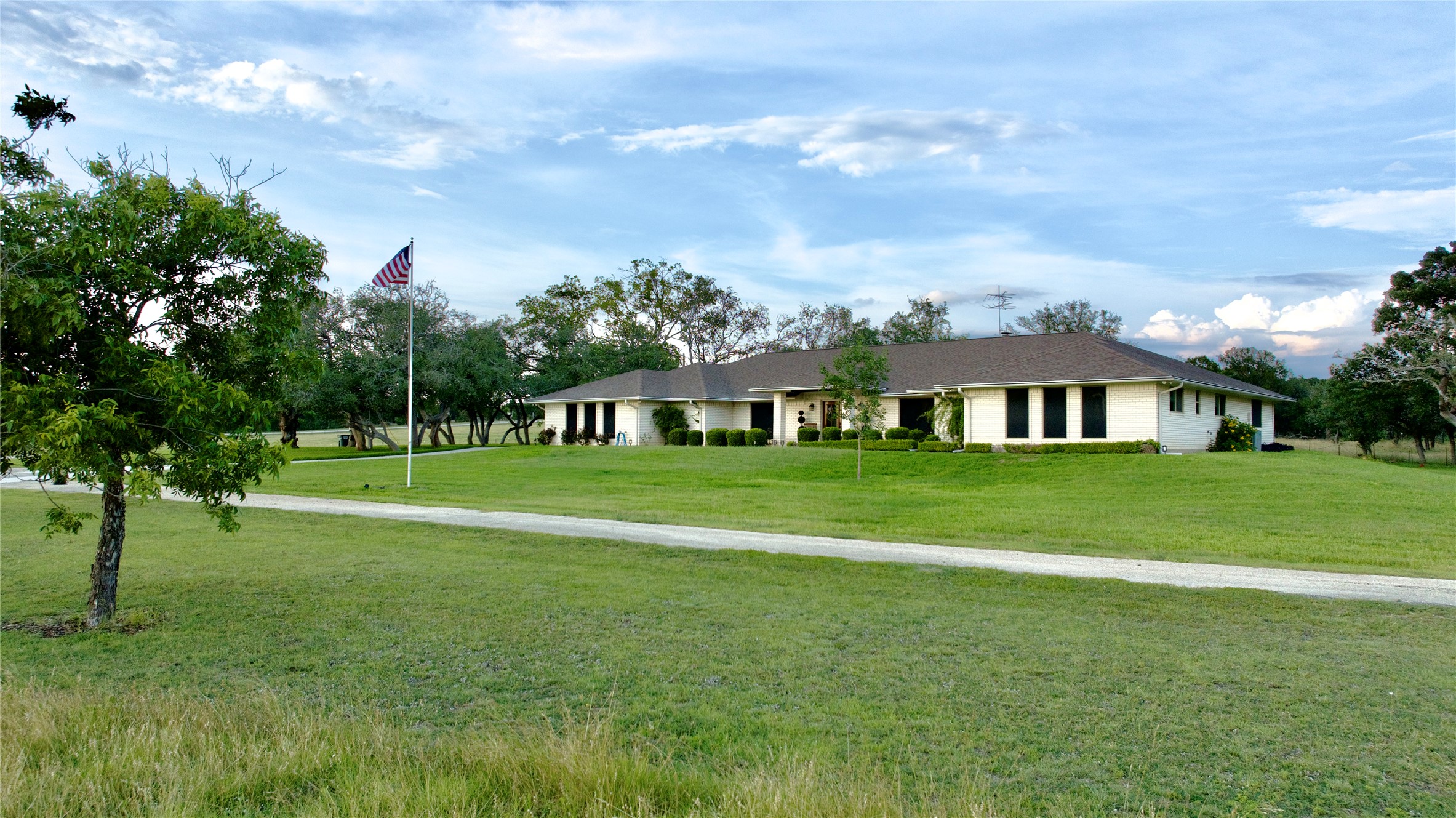 197 Live Oak Cemetery Road Killeen, TX 76542 - Photo 3 of 40