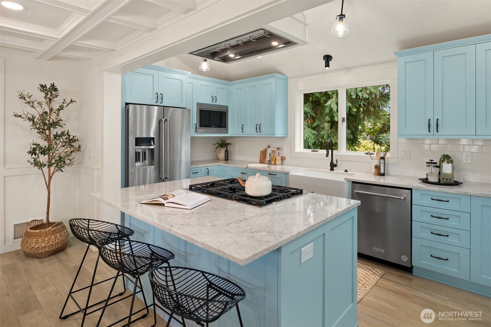 3435 Walnut Avenue Southwest Seattle, WA 98116 - Photo 11 of 36 Gallery Image 11