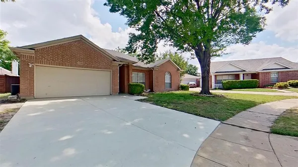 $2,500 | 4508 Champion Hill Drive, Grand Prairie, TX 75052