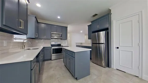 $2,500 | 4508 Champion Hill Drive, Grand Prairie, TX 75052