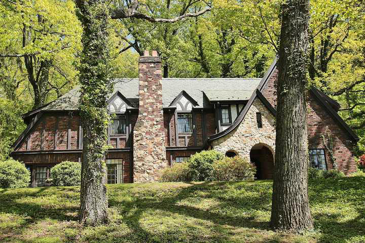 2428 Robin Hood Road Southeast Roanoke, VA 24014 - Photo 1 of 54 img_3998