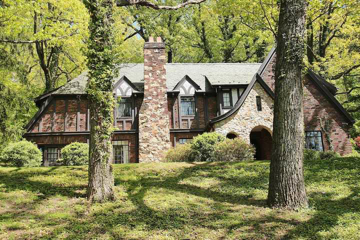 2428 Robin Hood Road Southeast Roanoke, VA 24014 - Photo 2 of 54 img_3996