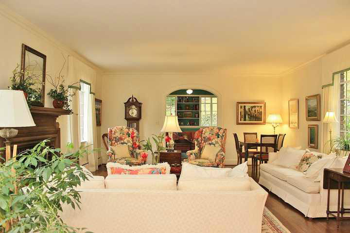 2428 Robin Hood Road Southeast Roanoke, VA 24014 - Photo 11 of 54 img_8970