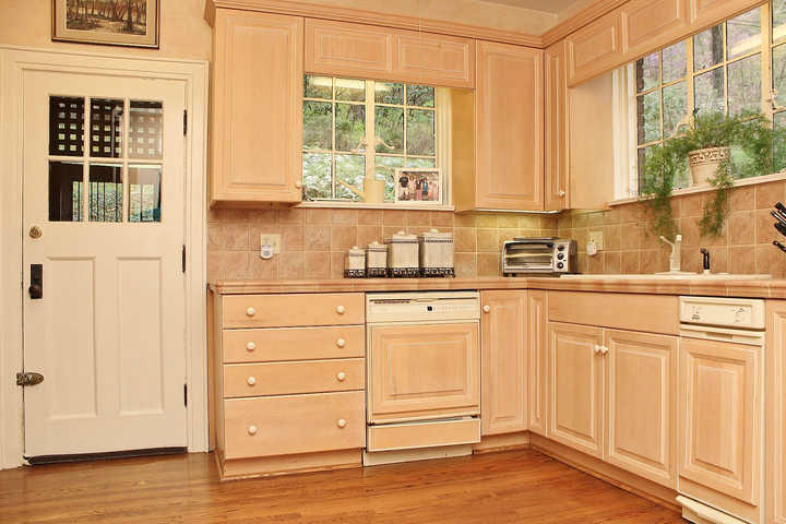 2428 Robin Hood Road Southeast Roanoke, VA 24014 - Photo 24 of 54 img_9017