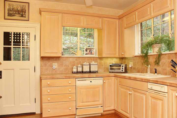 2428 Robin Hood Road Southeast Roanoke, VA 24014 - Photo 25 of 54 img_9019