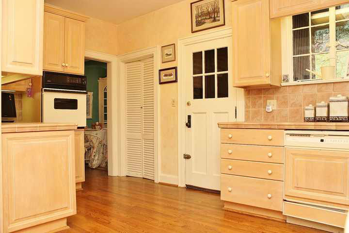 2428 Robin Hood Road Southeast Roanoke, VA 24014 - Photo 28 of 54 img_9026