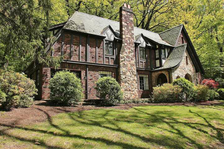 2428 Robin Hood Road Southeast Roanoke, VA 24014 - Photo 4 of 54 img_4005