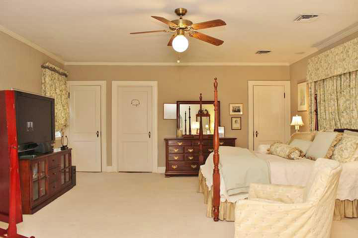 2428 Robin Hood Road Southeast Roanoke, VA 24014 - Photo 34 of 54 img_9063