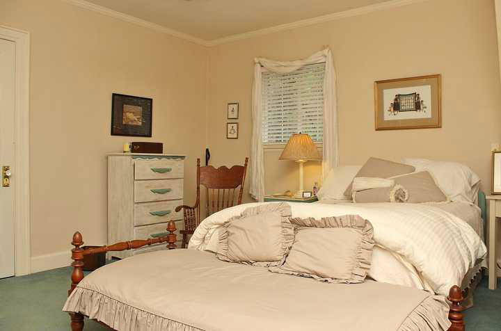 2428 Robin Hood Road Southeast Roanoke, VA 24014 - Photo 39 of 54 img_9108