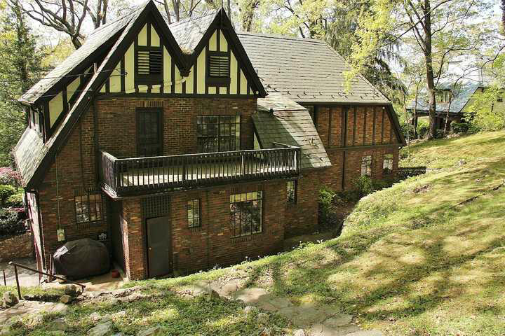 2428 Robin Hood Road Southeast Roanoke, VA 24014 - Photo 5 of 54 img_4007