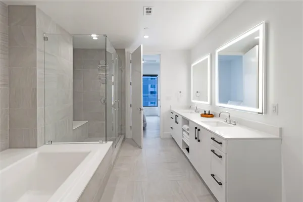 $7,896 | 808 Crawford Street, Unit 4114, Houston, TX 77010