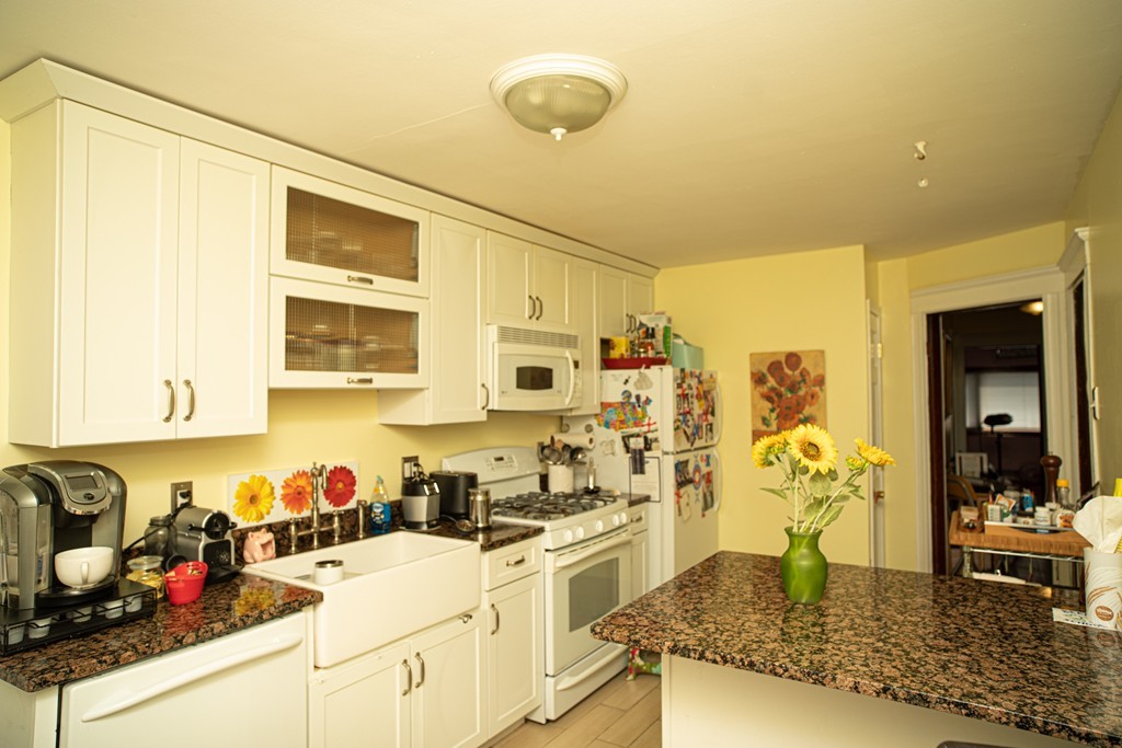 12 Kilsyth Road Medford, MA 02155 - Photo 20 of 36