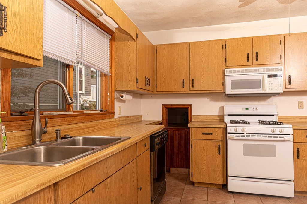 12 Kilsyth Road Medford, MA 02155 - Photo 29 of 36