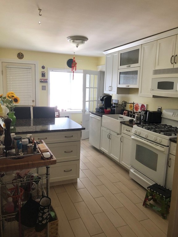 12 Kilsyth Road Medford, MA 02155 - Photo 9 of 36