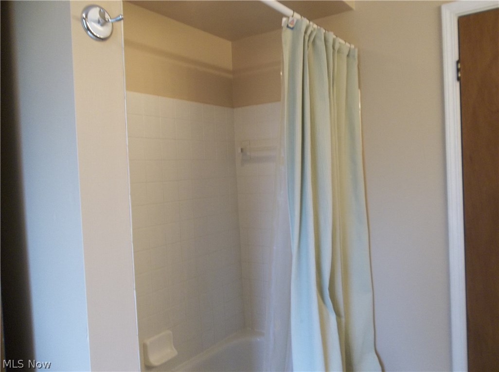 70 Boulder Ridge Place Painesville, OH 44077 - Photo 17 of 26 Another view of the shower/tub area of the full bathroom!