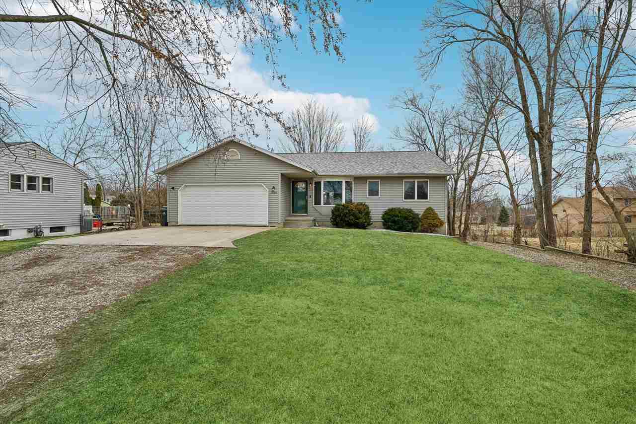 1209 39th Street Road Northwest Cedar Rapids, IA 52405 - Photo 3 of 31 Gallery Image 3