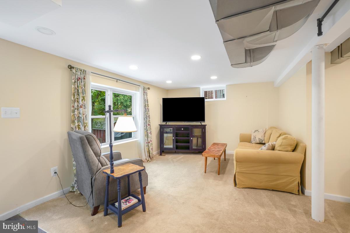 6013 Hawthorne Street Cheverly, MD 20785 - Photo 22 of 30 a living room with furniture and a flat screen tv