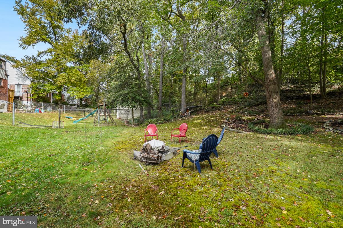 6013 Hawthorne Street Cheverly, MD 20785 - Photo 28 of 30 a backyard of a house with table and chairs