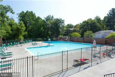 3212 Gunston Road Alexandria, VA 22302 - Photo 17 of 21 Community
