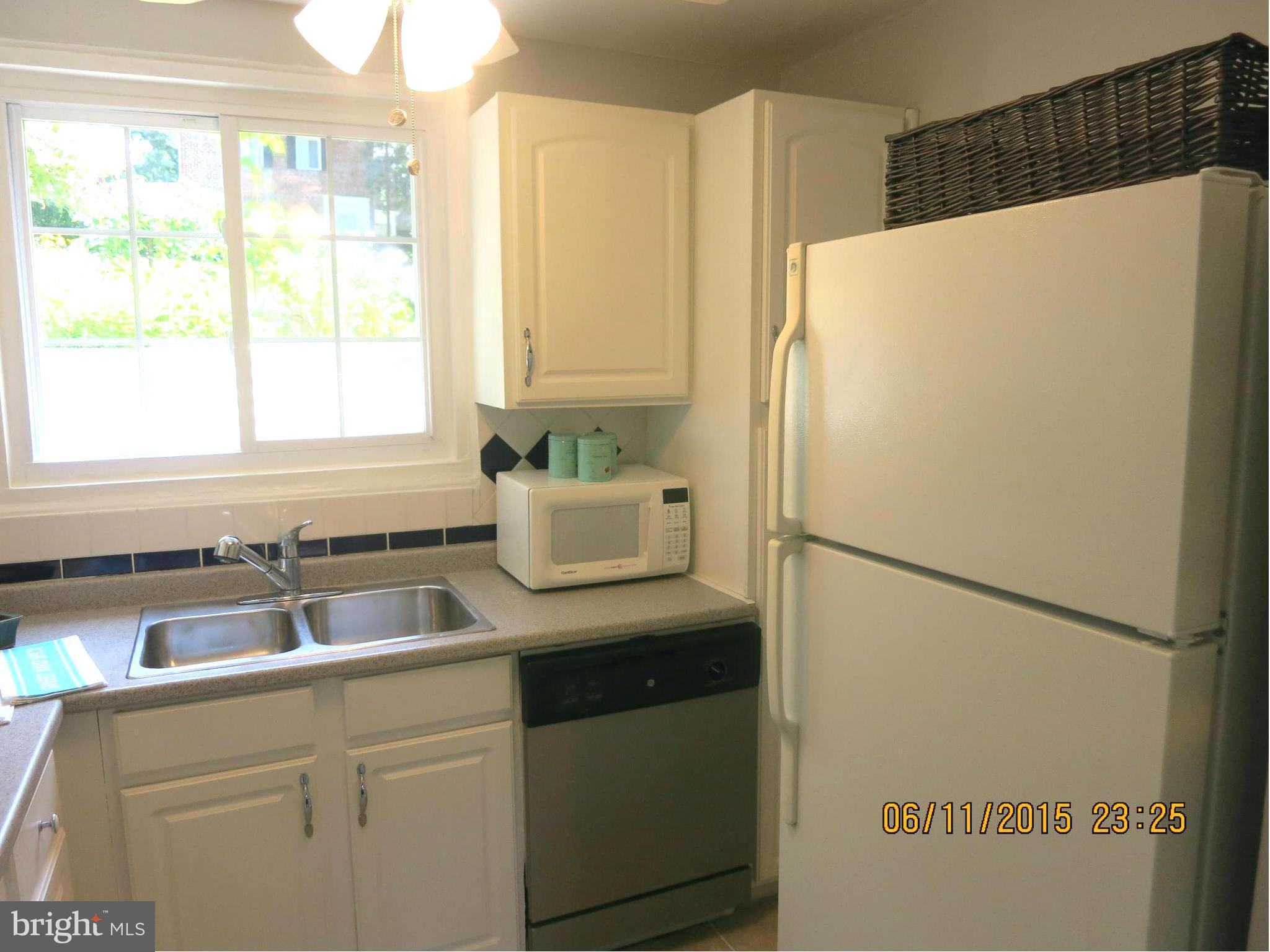 3212 Gunston Road Alexandria, VA 22302 - Photo 5 of 21 Kitchen