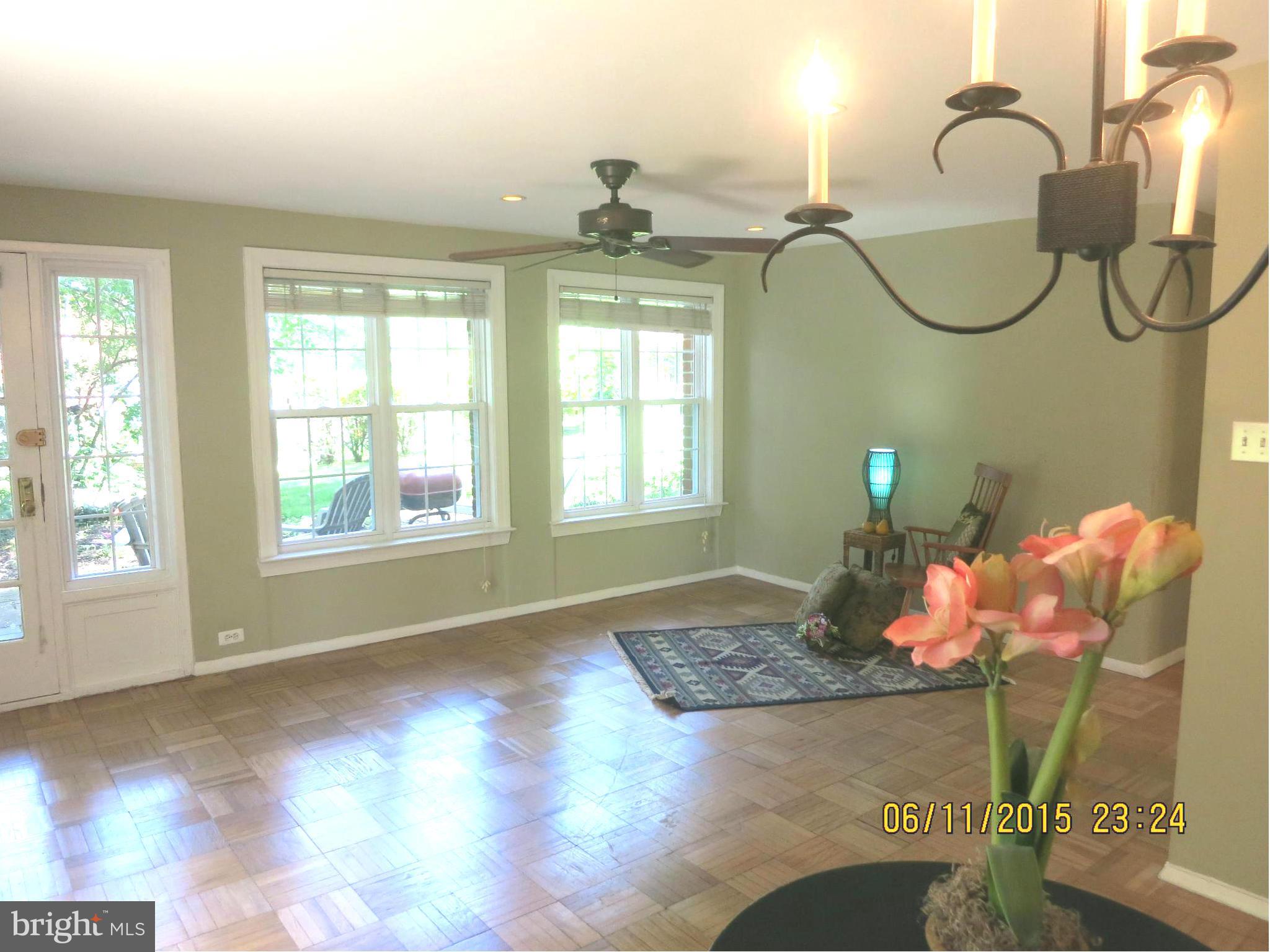 3212 Gunston Road Alexandria, VA 22302 - Photo 7 of 21 Living Room