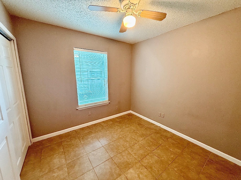 12102 Grey Fawn Path Austin, TX 78750 - Photo 18 of 24 an empty room with a window