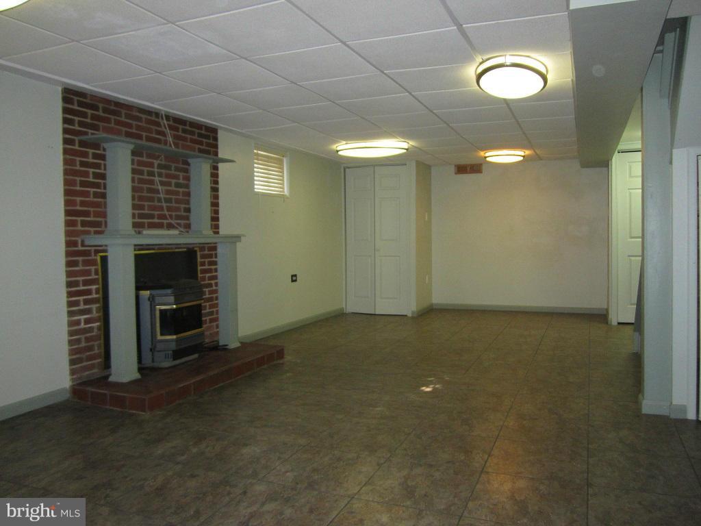 1805 Hanford Road Baltimore, MD 21237 - Photo 17 of 26 Family Room