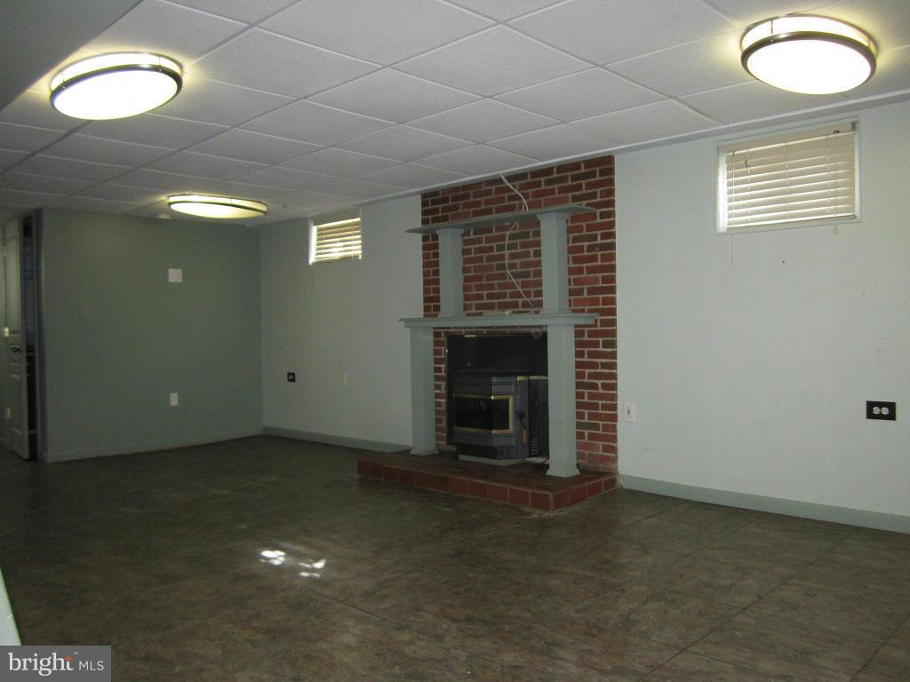 1805 Hanford Road Baltimore, MD 21237 - Photo 19 of 26 Family Room