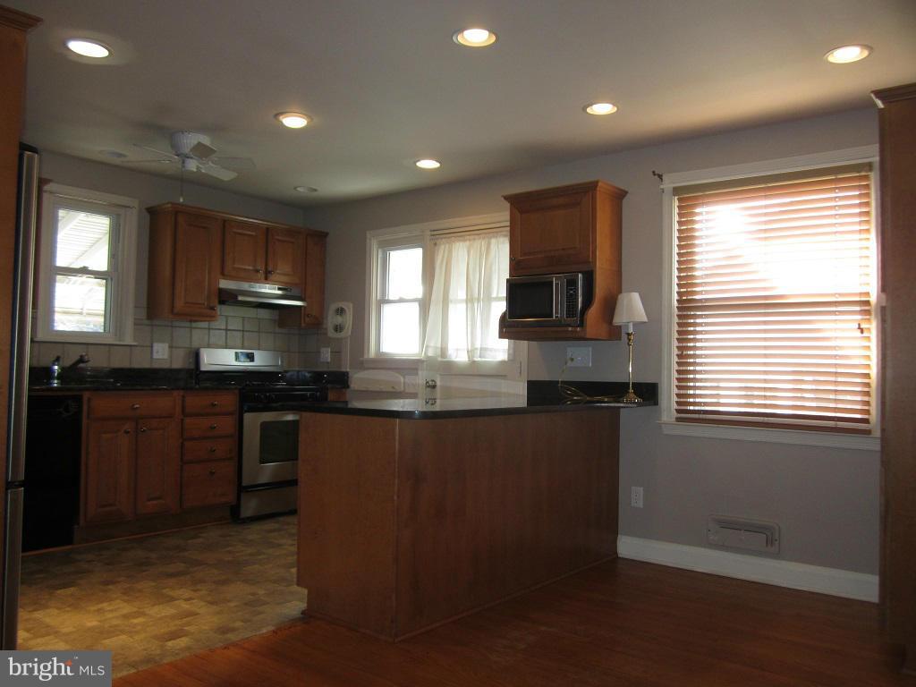 1805 Hanford Road Baltimore, MD 21237 - Photo 7 of 26 Kitchen