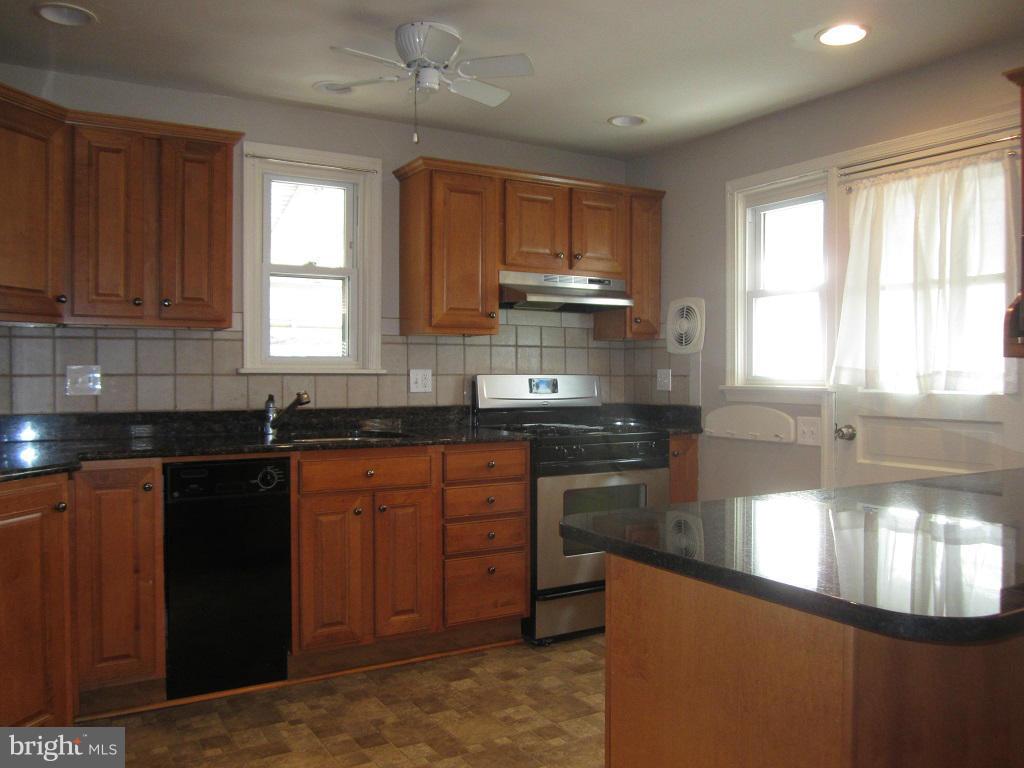 1805 Hanford Road Baltimore, MD 21237 - Photo 8 of 26 Kitchen