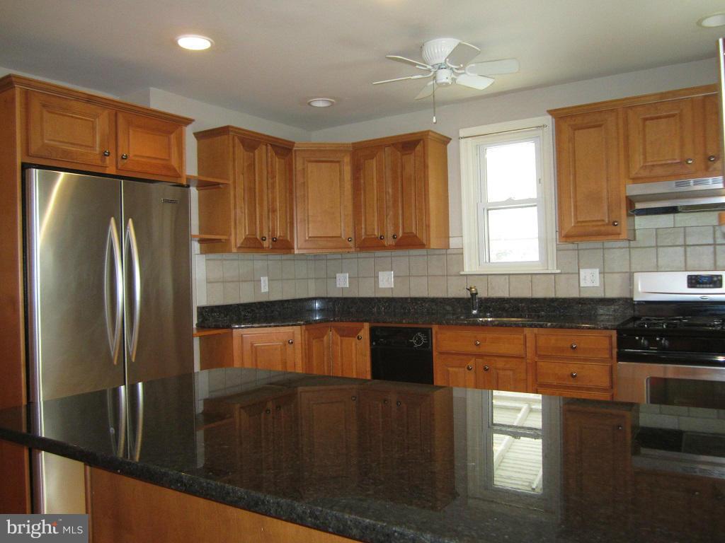 1805 Hanford Road Baltimore, MD 21237 - Photo 9 of 26 Kitchen