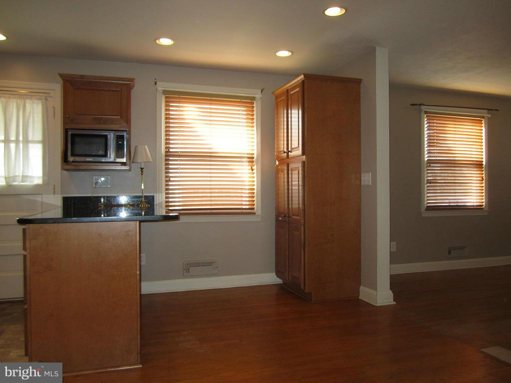 1805 Hanford Road Baltimore, MD 21237 - Photo 10 of 26 Kitchen