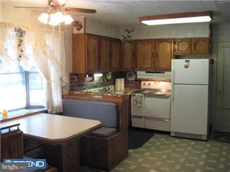 34 Gridiron Road Levittown, PA 19057 - Photo 4 of 12 Kitchen