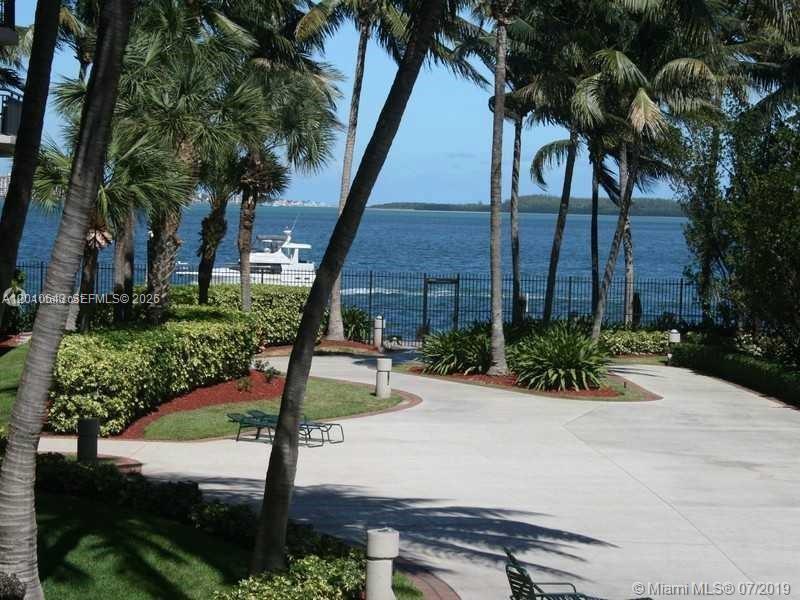 540 Brickell Key Drive, Unit PH1812 Miami, FL 33131 - Photo 20 of 29 a view of a garden with plants