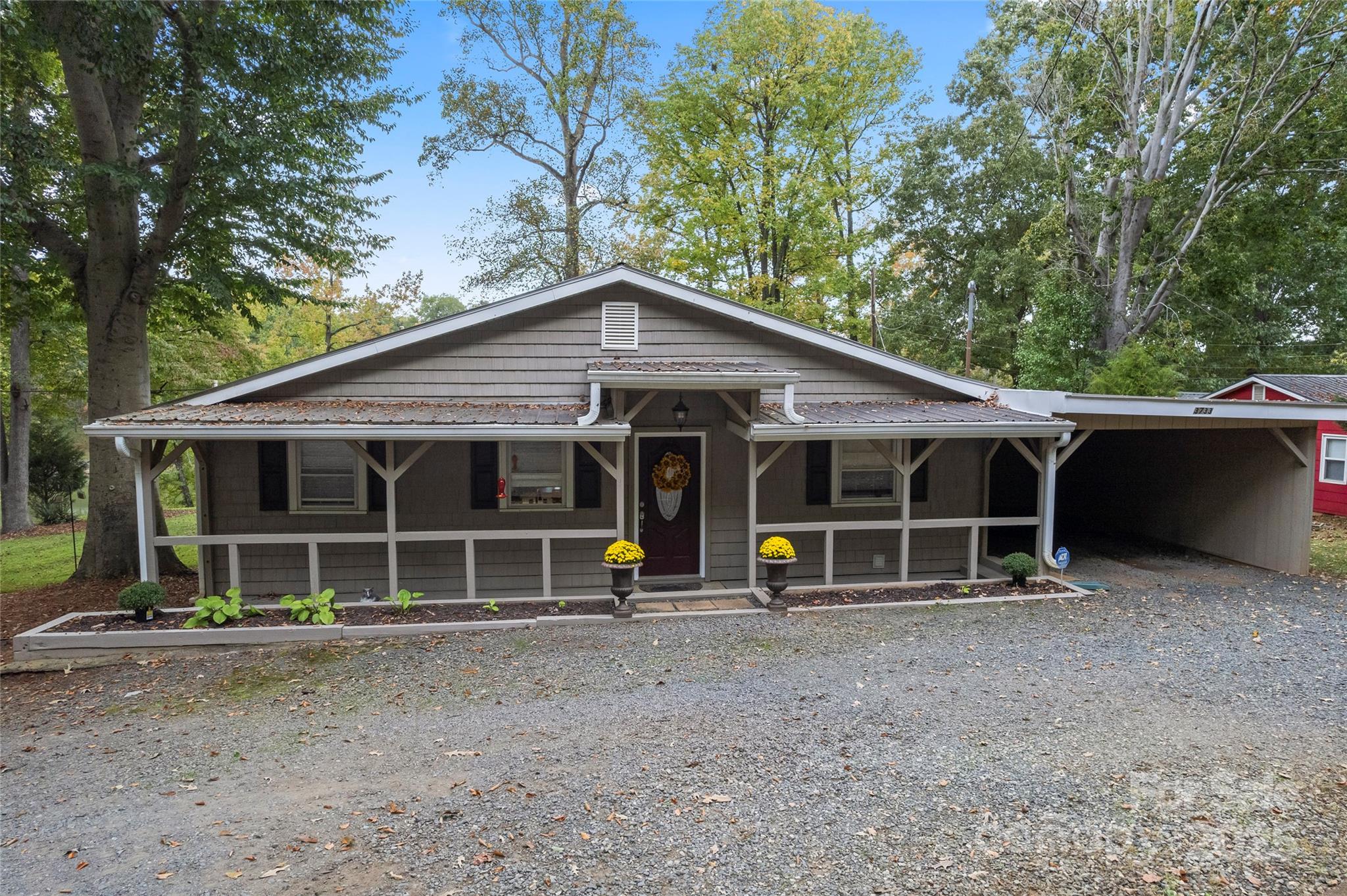 3733 Fox Valley Road Charlotte, NC 28278 - Photo 8 of 34 Gallery Image 8
