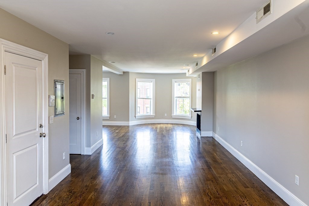 42 Rutland Square, Unit 3 Boston, MA 02118 - Photo 4 of 27