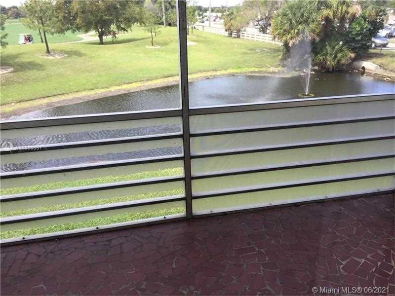 Arrowhead Davie, FL 33324 - Photo 7 of 21 a view of outdoor space with garden