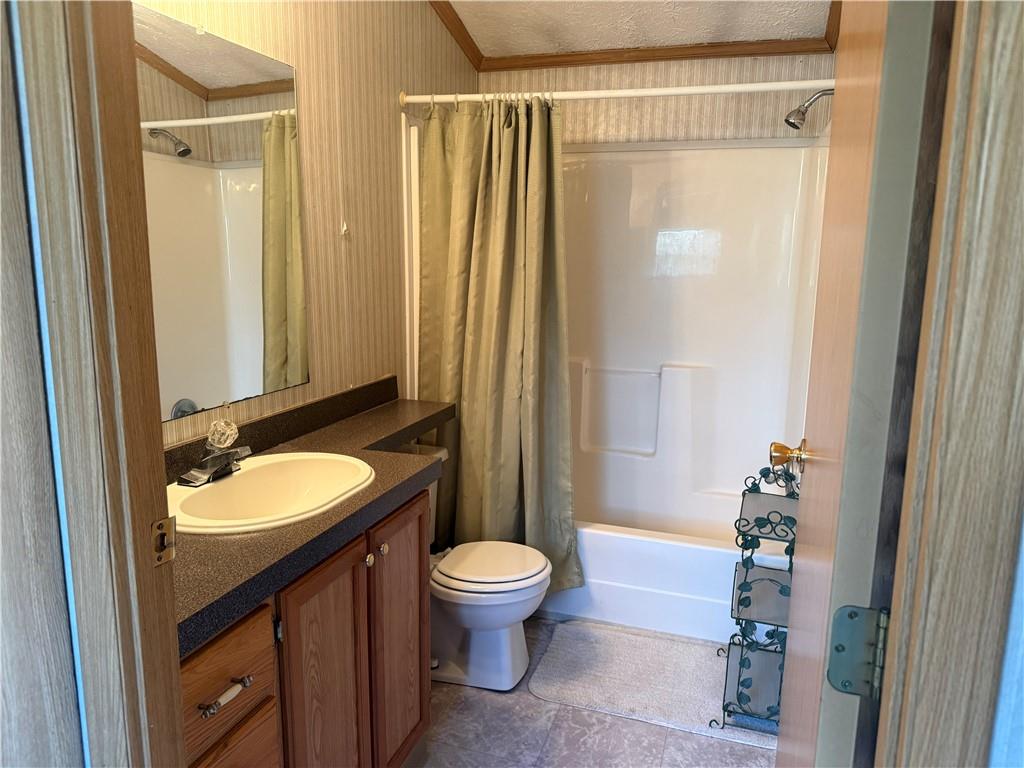 40 Mobile Road Washington, PA 15301 - Photo 15 of 23 Bathroom