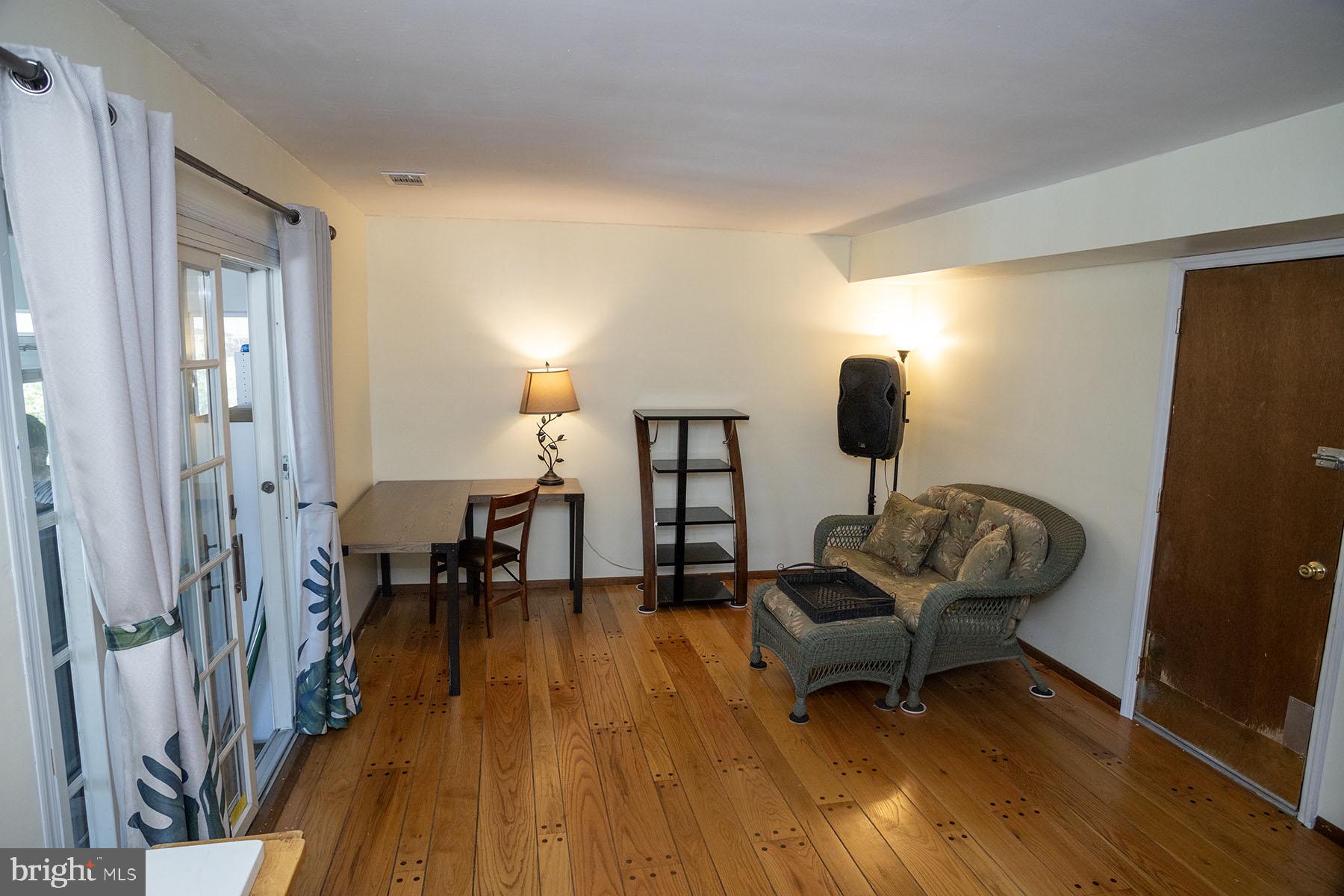 9 Wolfpack Road Hamilton, NJ 08619 - Photo 17 of 57 Bright and inviting living space.