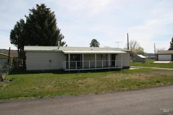 $173,000 | 500 Somerville Street, Jordan Valley, OR 97910