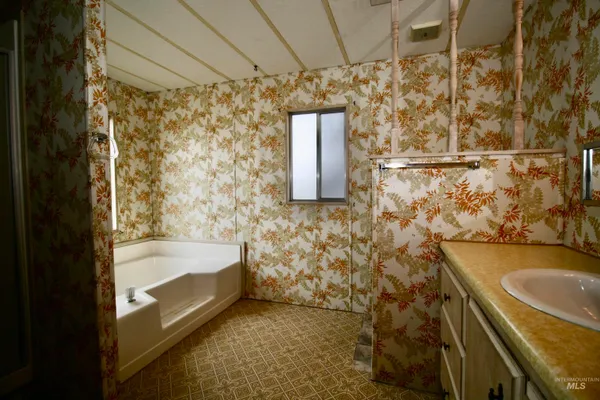 $173,000 | 500 Somerville Street, Jordan Valley, OR 97910