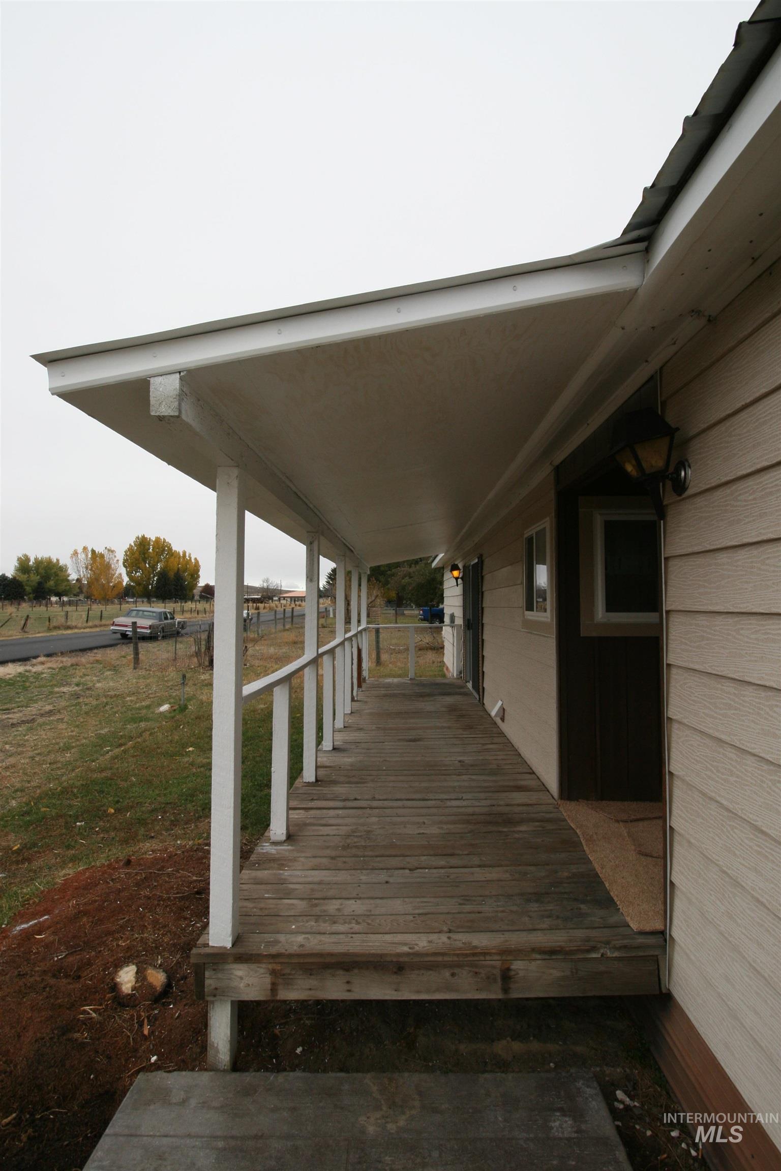 500 Somerville Street Jordan Valley, OR 97910 - Photo 14 of 35 View of deck