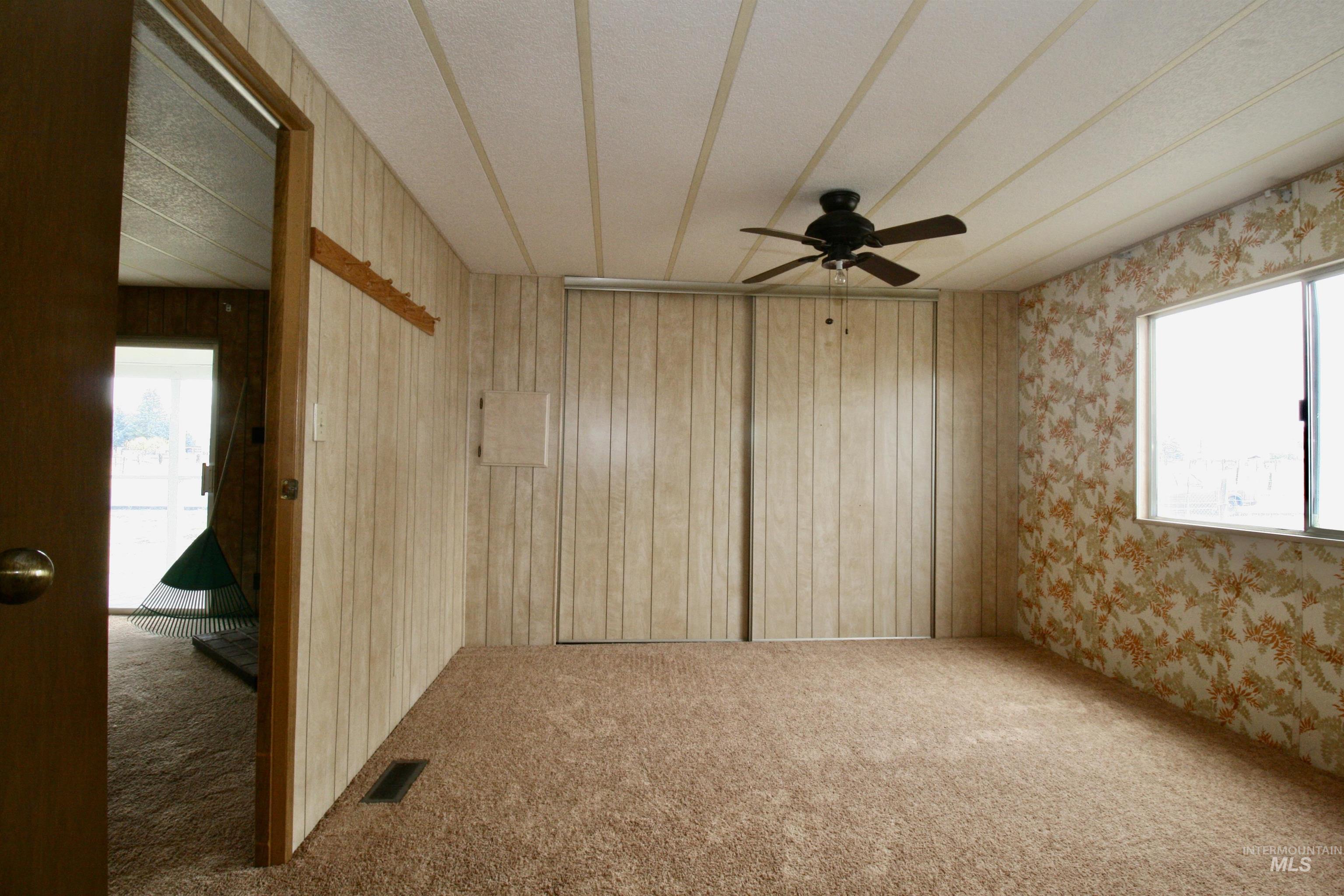 500 Somerville Street Jordan Valley, OR 97910 - Photo 15 of 35 Carpeted spare room featuring a ceiling fan